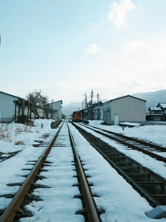美濃白鳥駅。逆光で空が白飛びしててかなり失敗気味